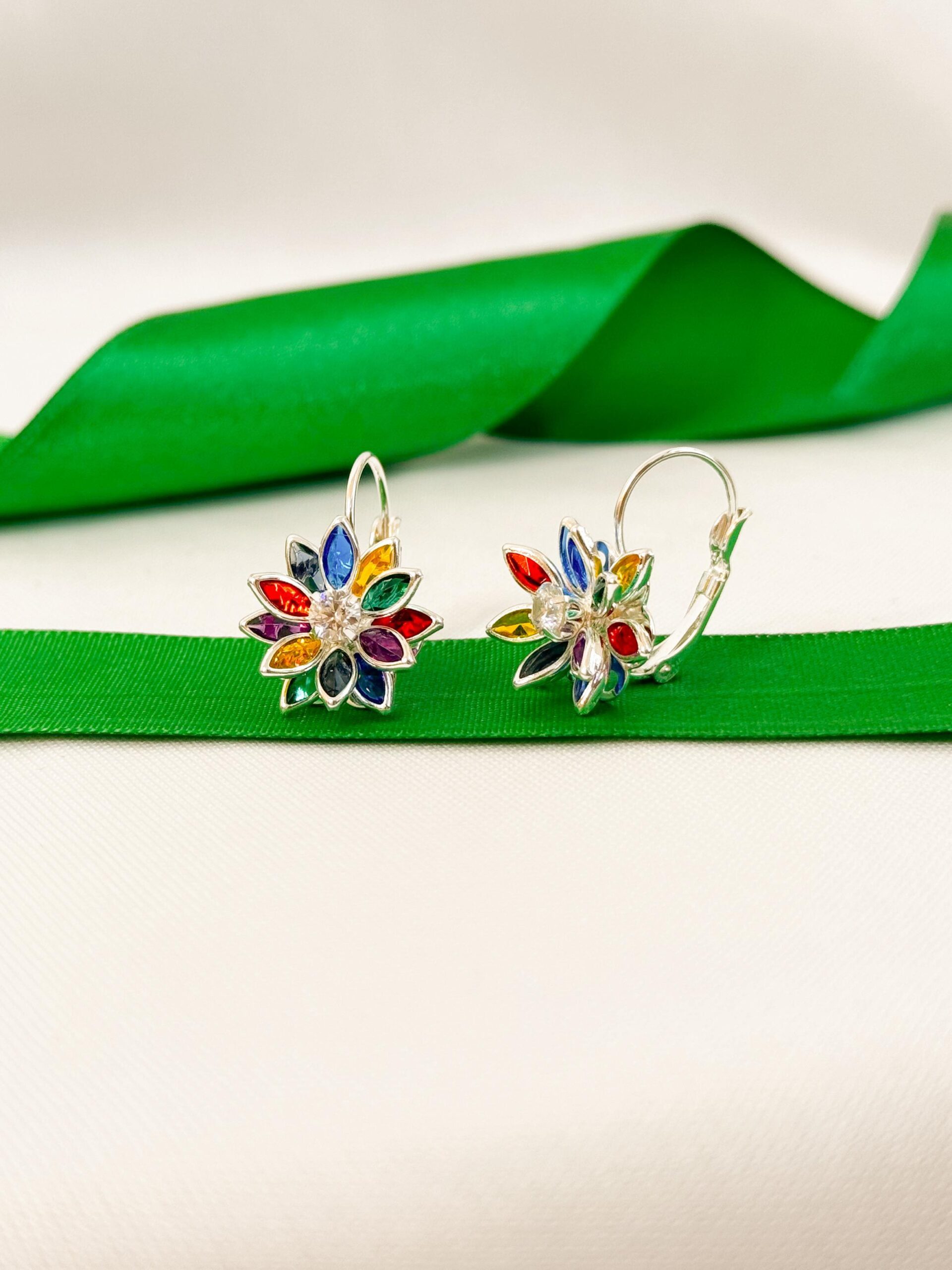 Argola bloom colors banhada a prata