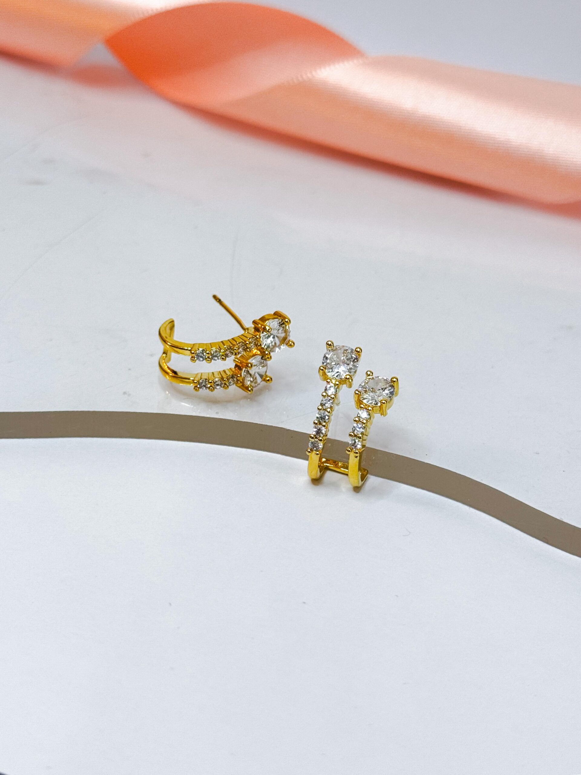 Ear Hook Dourado com Zircônias Duo Glam