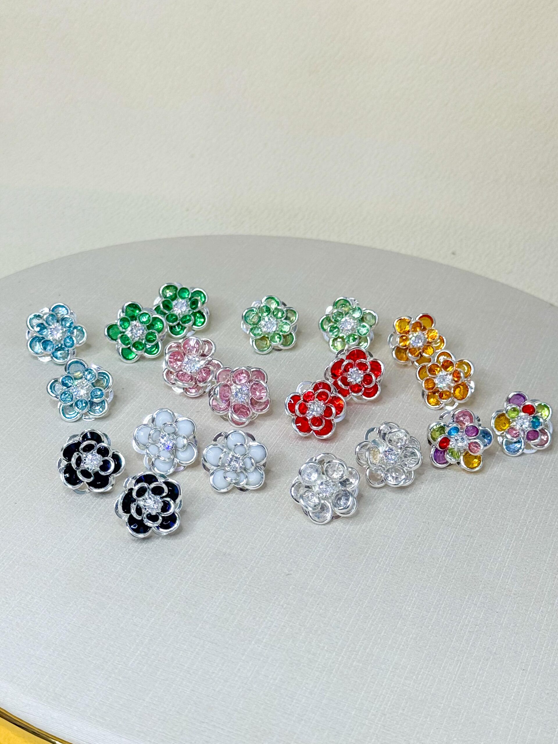 Brinco flor colorido brilhante