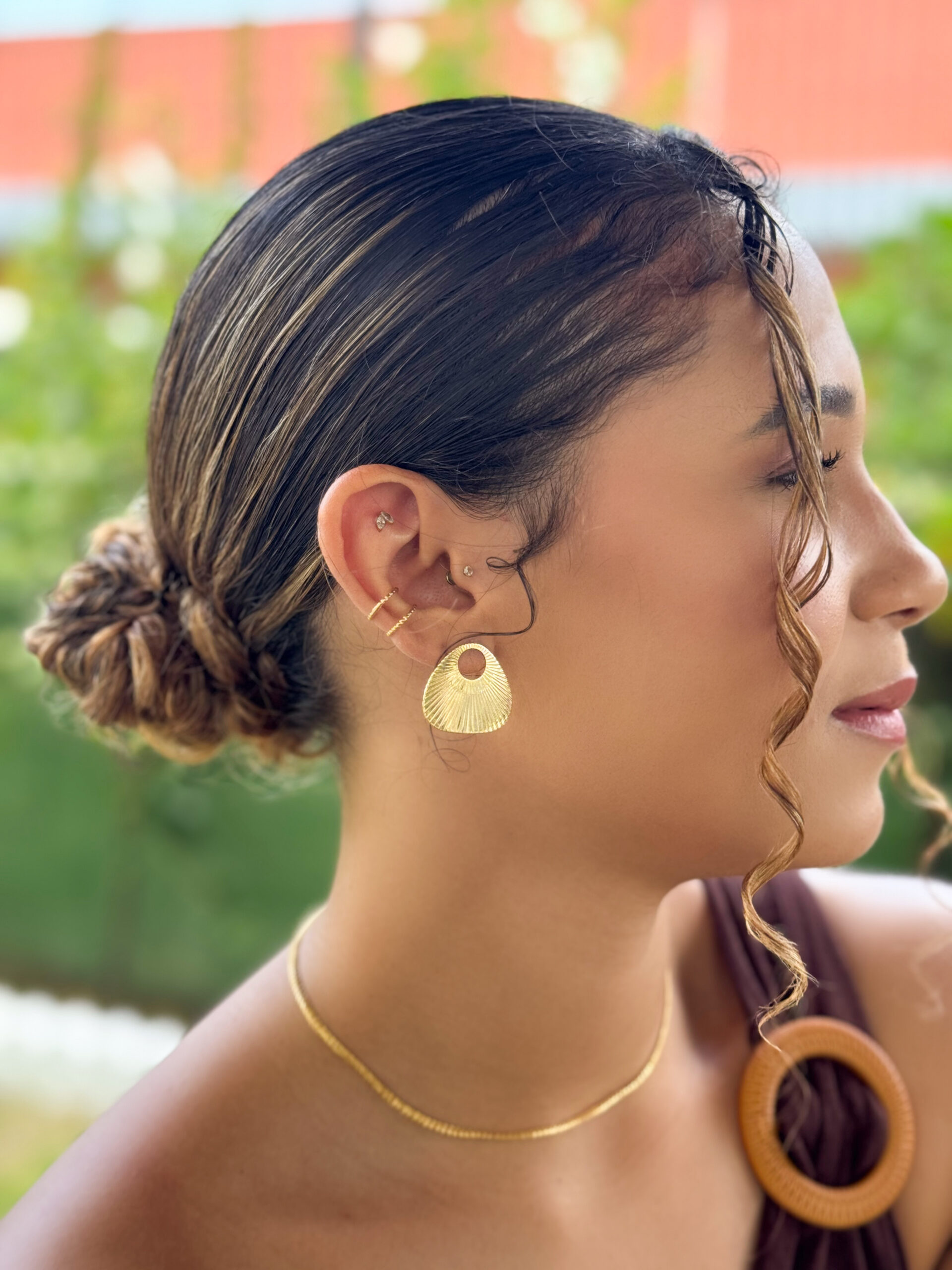 Brinco Dourado Medalha Texturizada