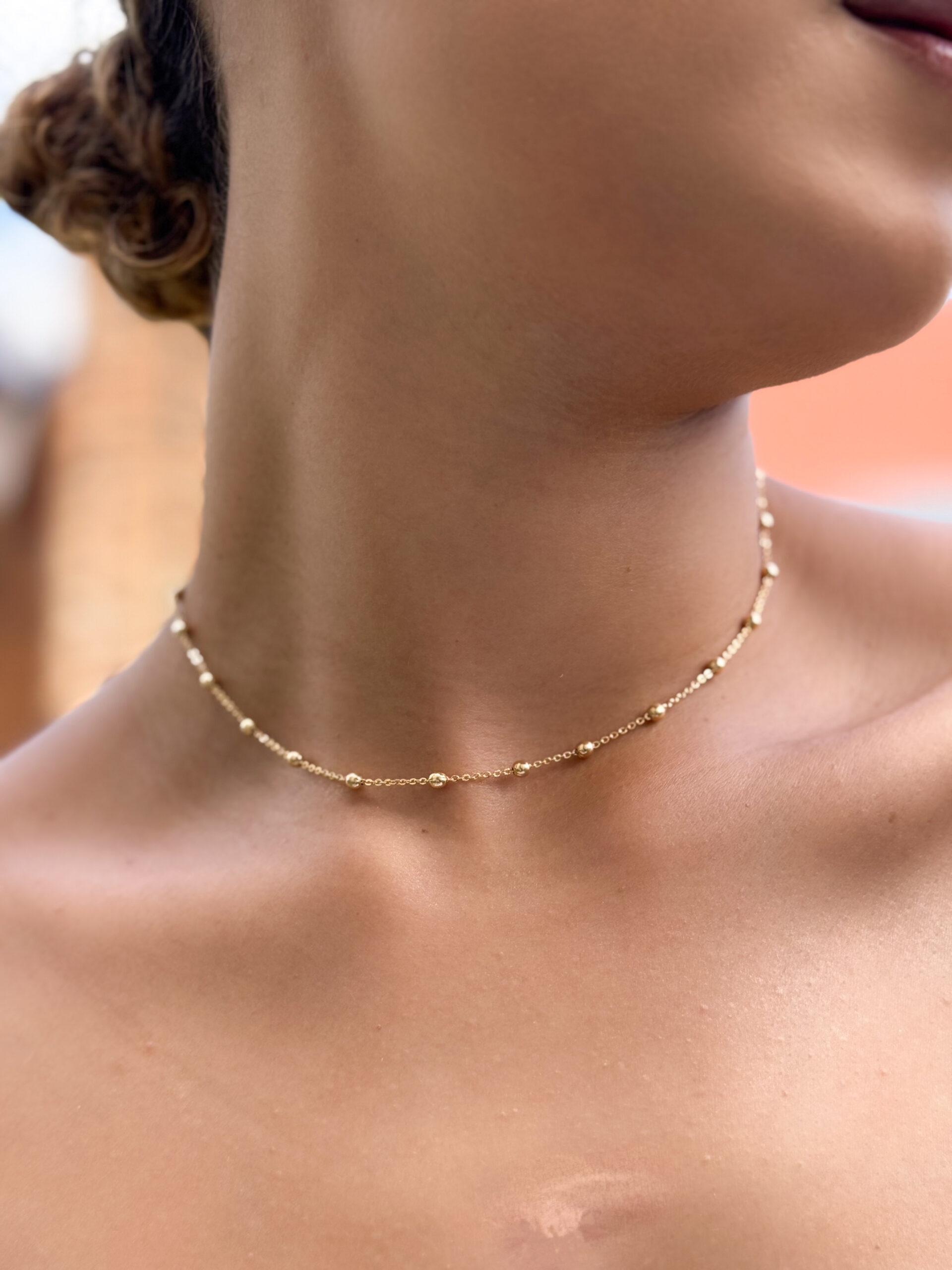 Choker Dourada com Bolinhas