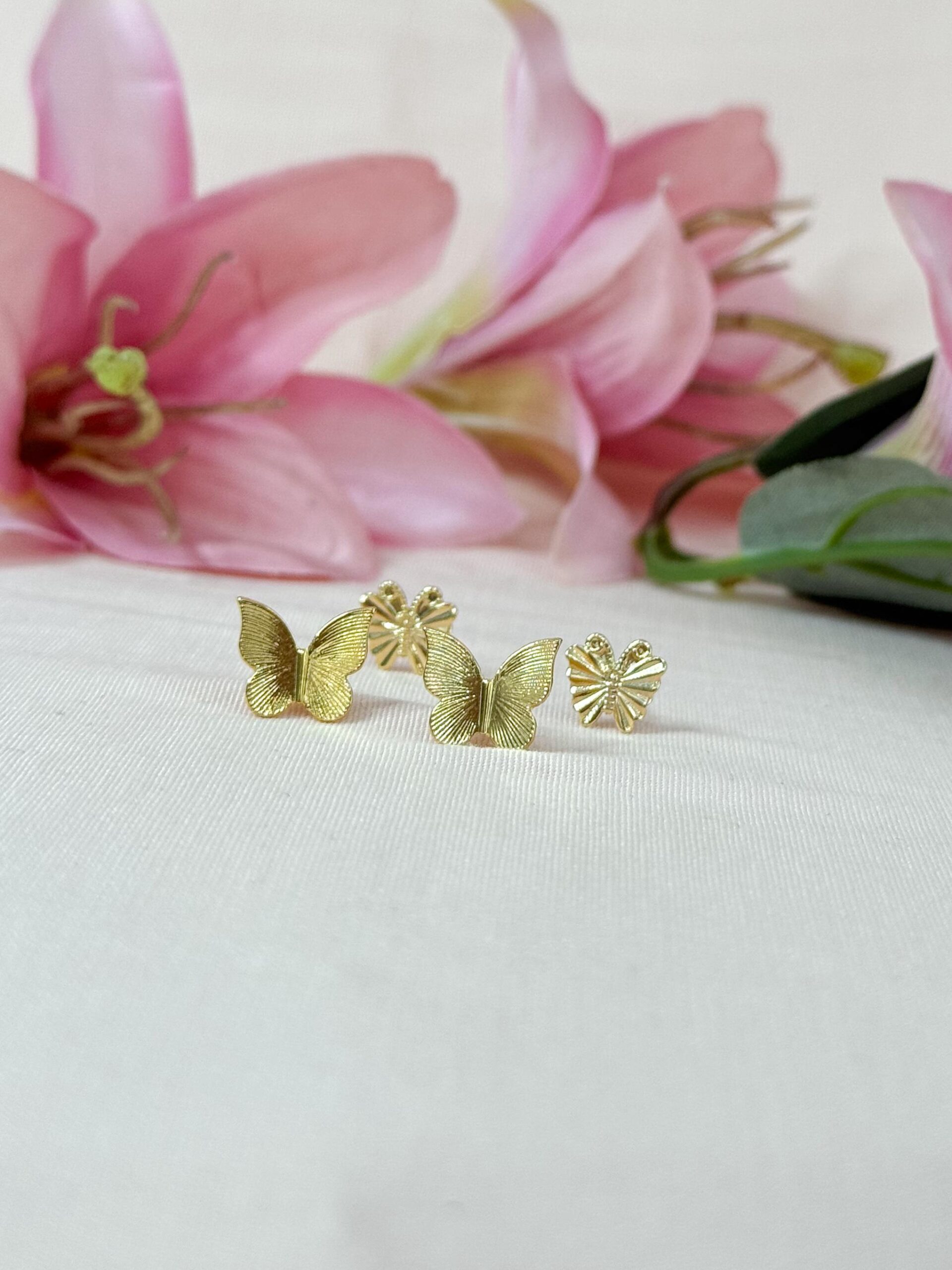 Brinco borboleta detalhado