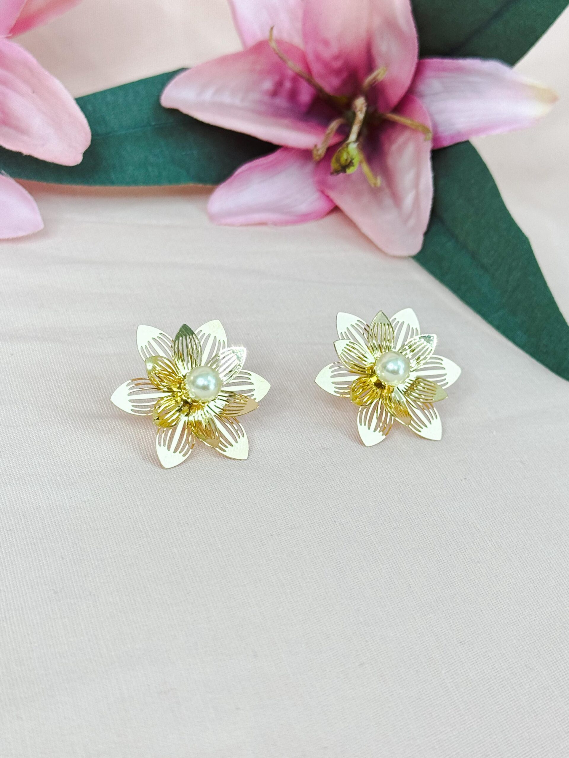 Brinco Lírio Dourado