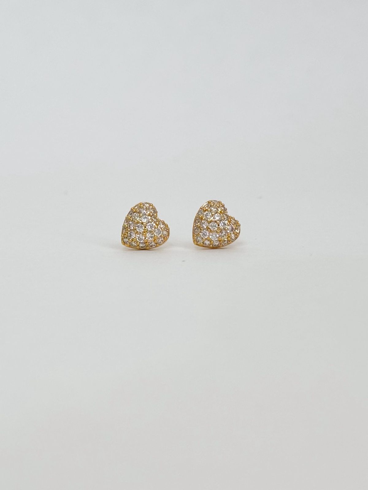 Brinco coração cravejado
