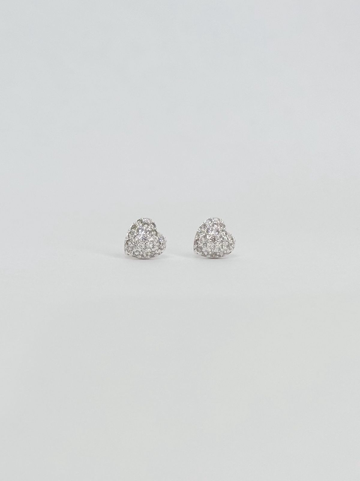 Brinco coração cravejado banhado a prata