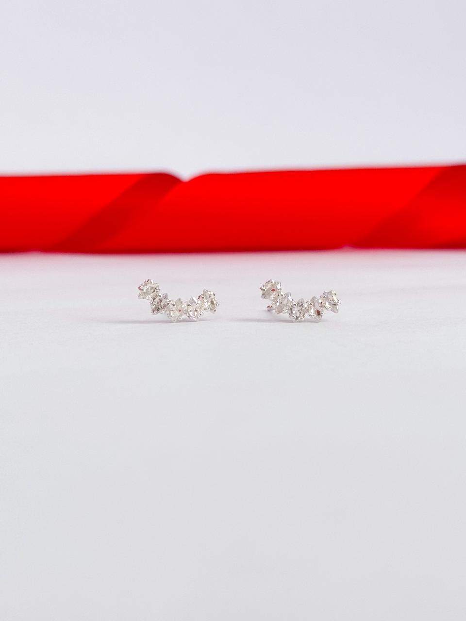 Mini Ear cuff delicado com pedrinhas