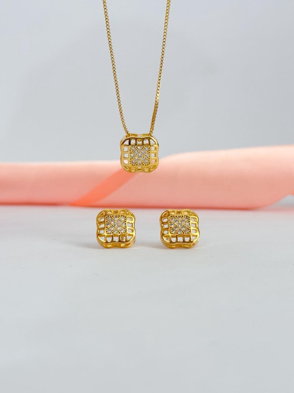 Conjunto Quadrado Cravejado Elegance