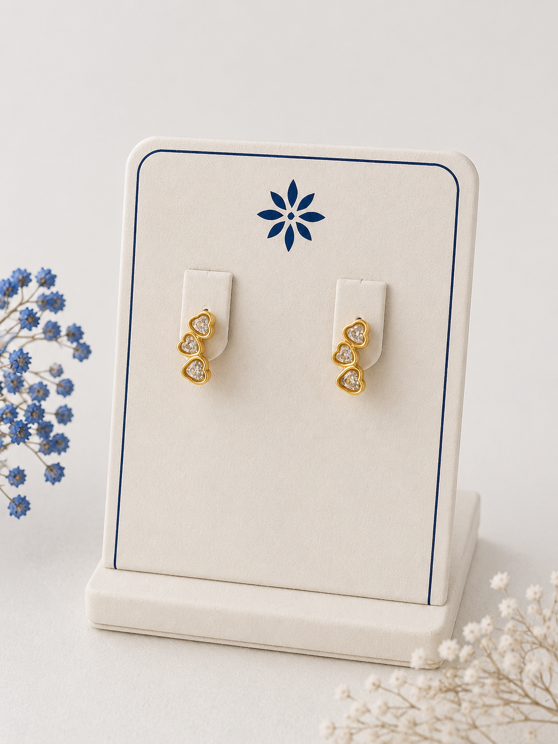 Brinco mini ear cuff corações