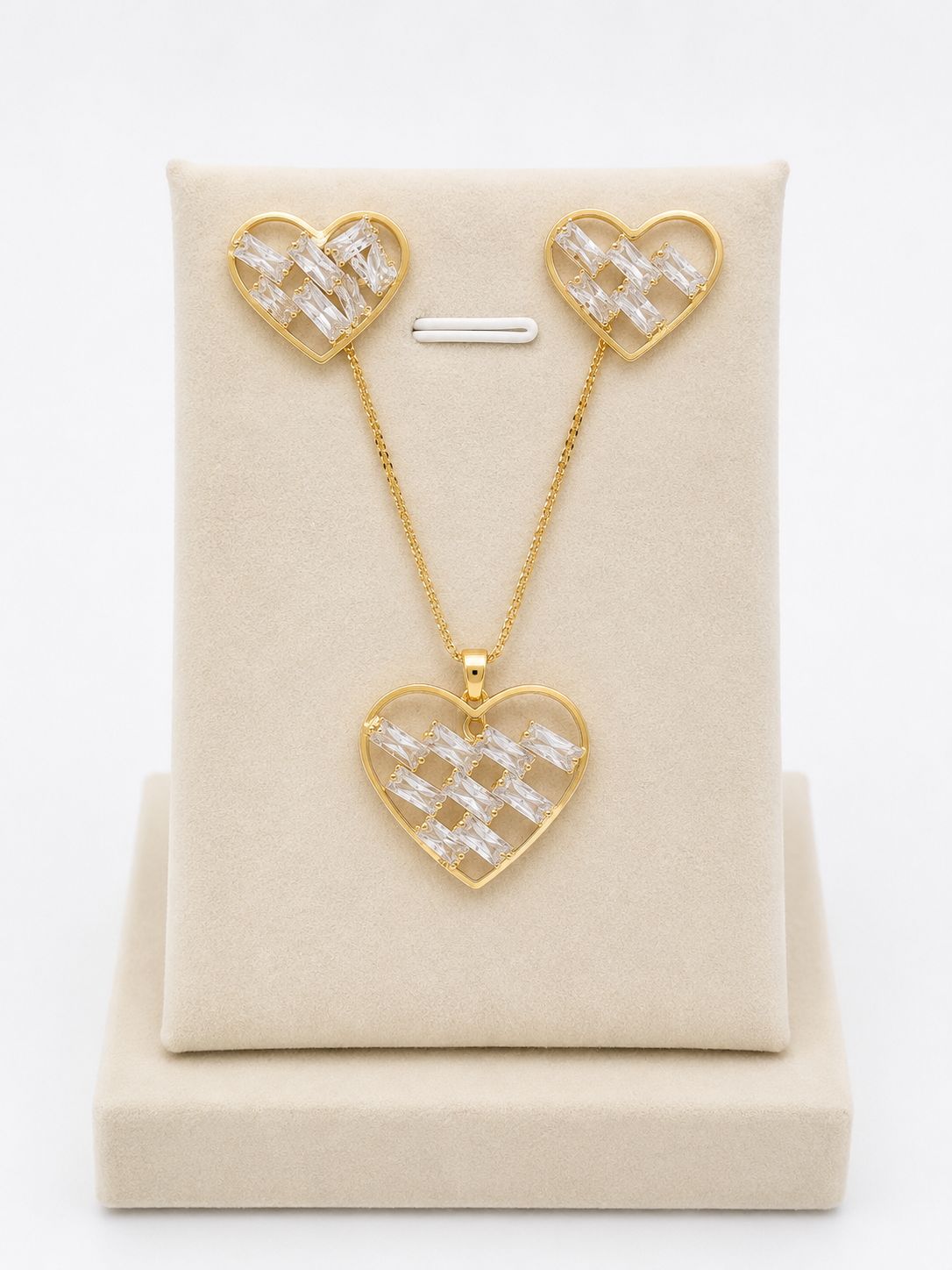 Conjunto coração com pedras baguete