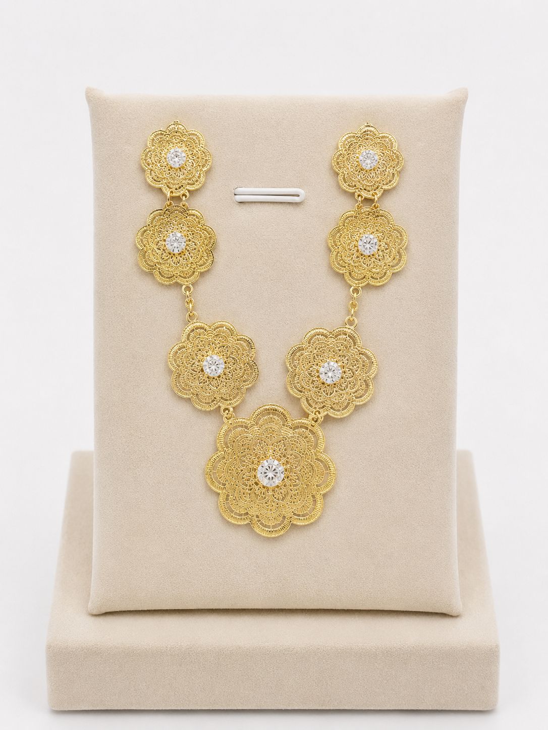 Conjunto flor rendado detalhado