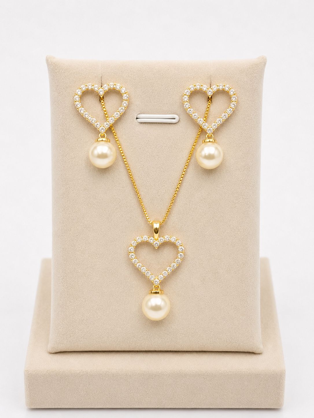 Conjunto coração com zircônias e pérola