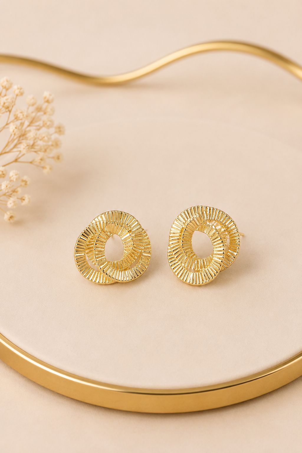 Brinco Eclipse Dourado ✨