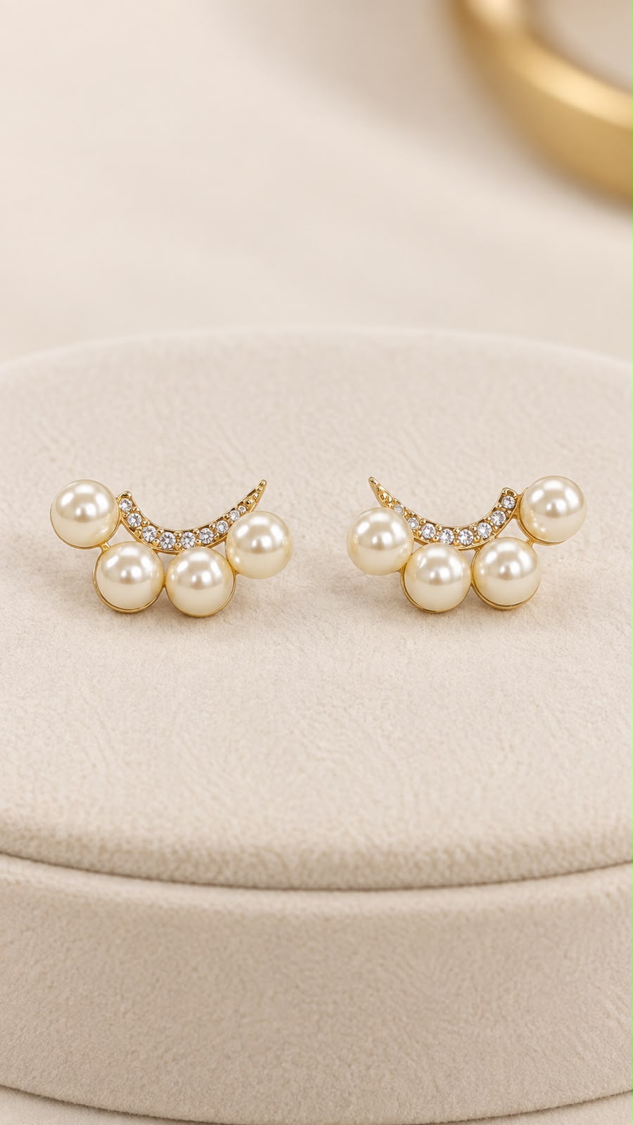 Earcuff de pérola com ponto de luz