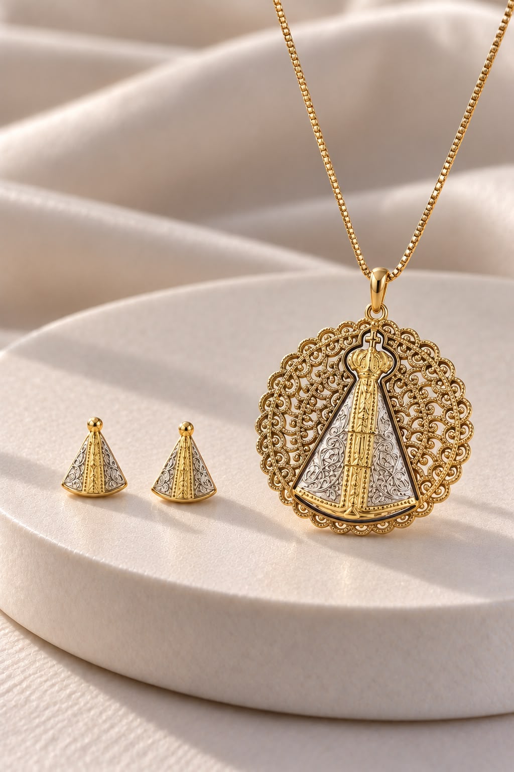 Conjunto Nossa Sra. Aparecida mandala com detalhes no ródio branco
